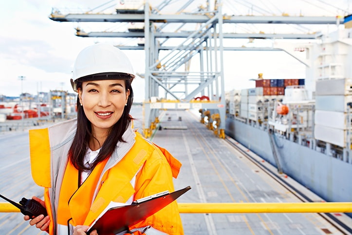 What is an international freight forwarder